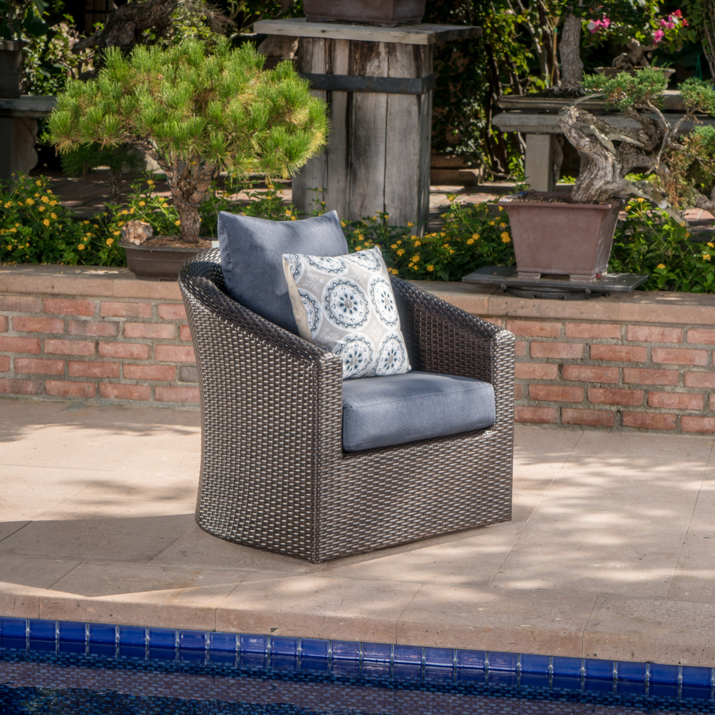Outdoor Swivel Club Chair with Hand-Crafted Wicker and Aluminum, Weather-Resistant Polyester Cushions, No Assembly Required, Brown | Aosom.com