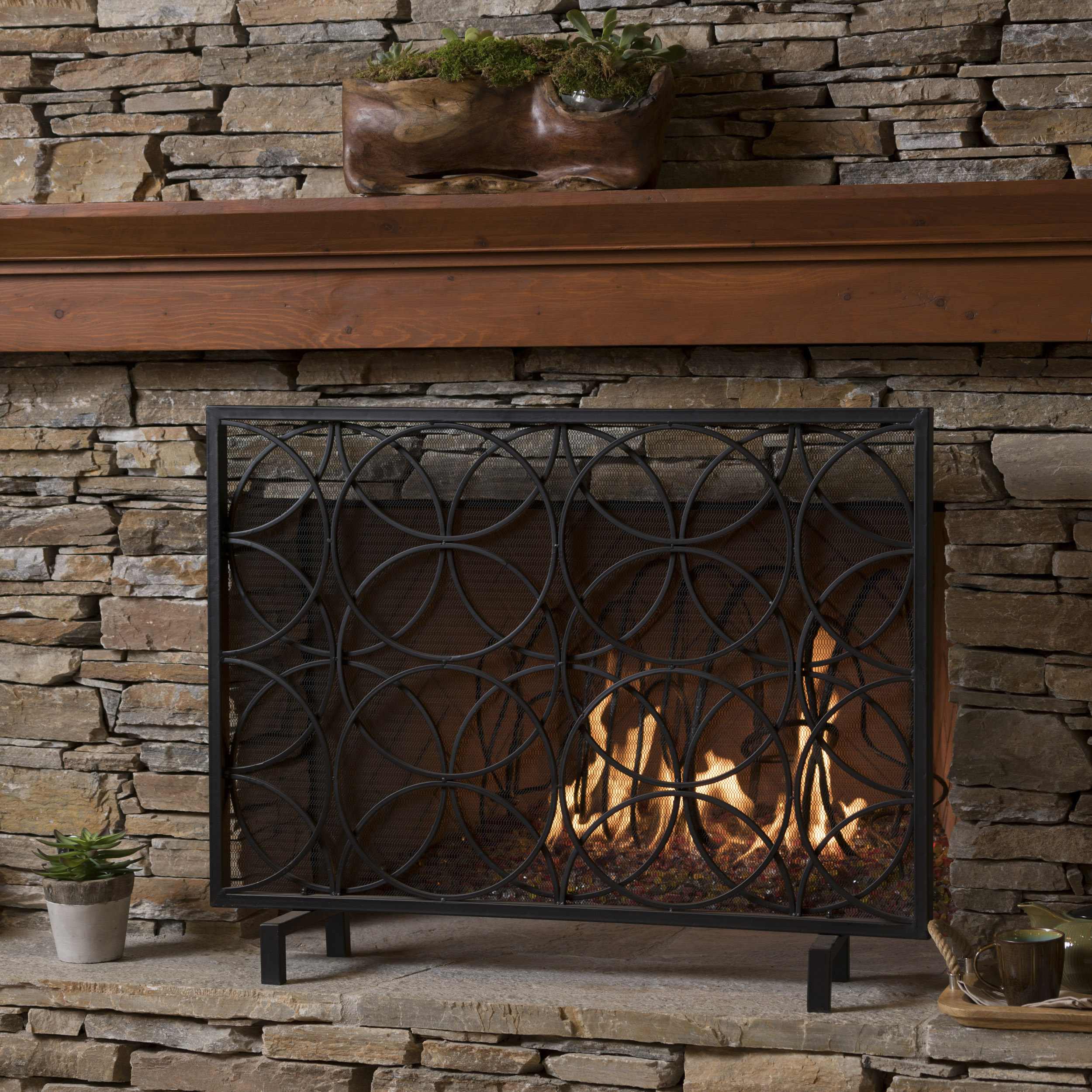 Stylish Single Panel Iron Fireplace Screen with Durable Iron Frame, Modern Overlapping Circle Design, 41.1 L x 9.25 W x 31 H, Black | Aosom.com