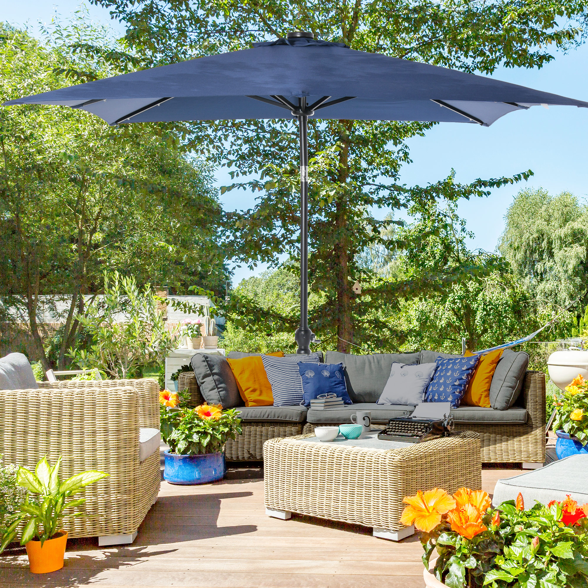OUTDOOR PRODUCTS × UNITED ARROWS & SONS Outsunny 9' x 7' Patio Umbrella Outdoor Table Market