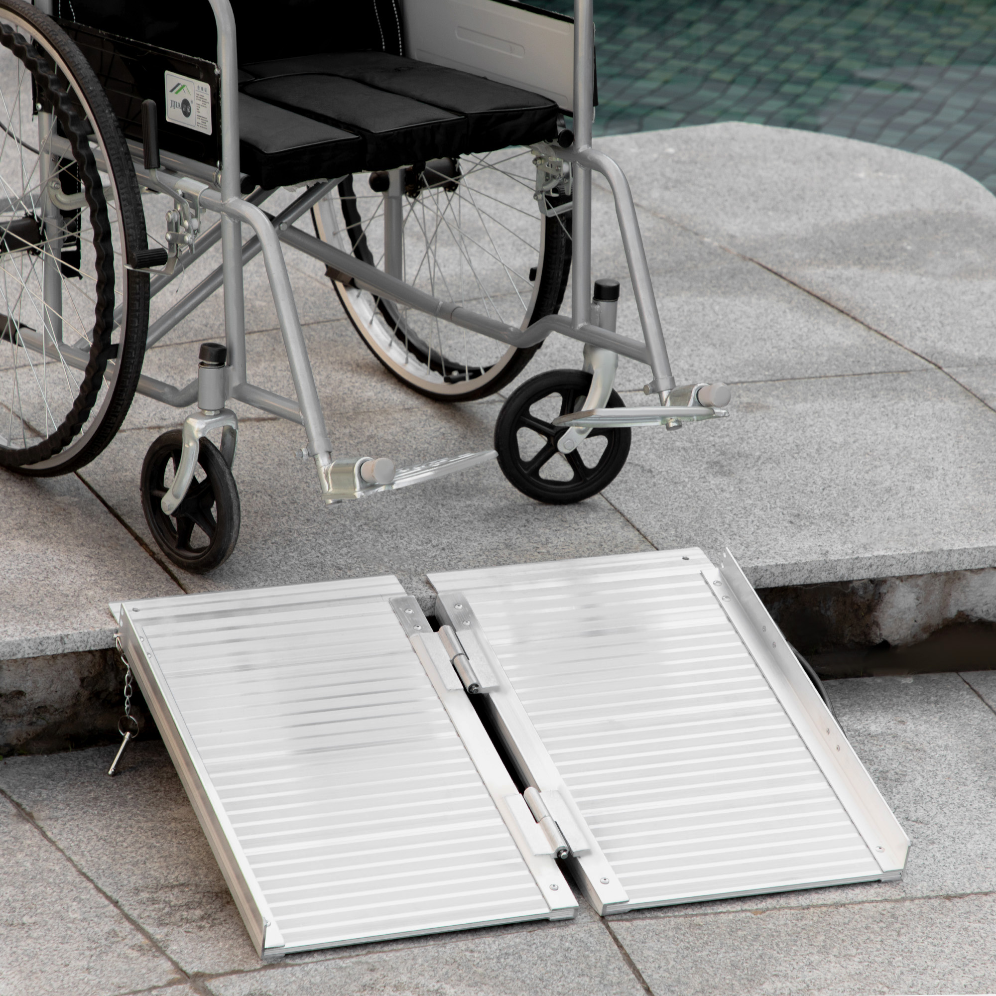 HOMCOM Textured Aluminum Folding Wheelchair Ramp, Portable Threshold ...