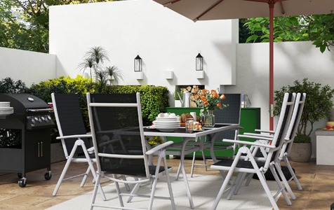 The perfect social area: Garden furniture and parasol