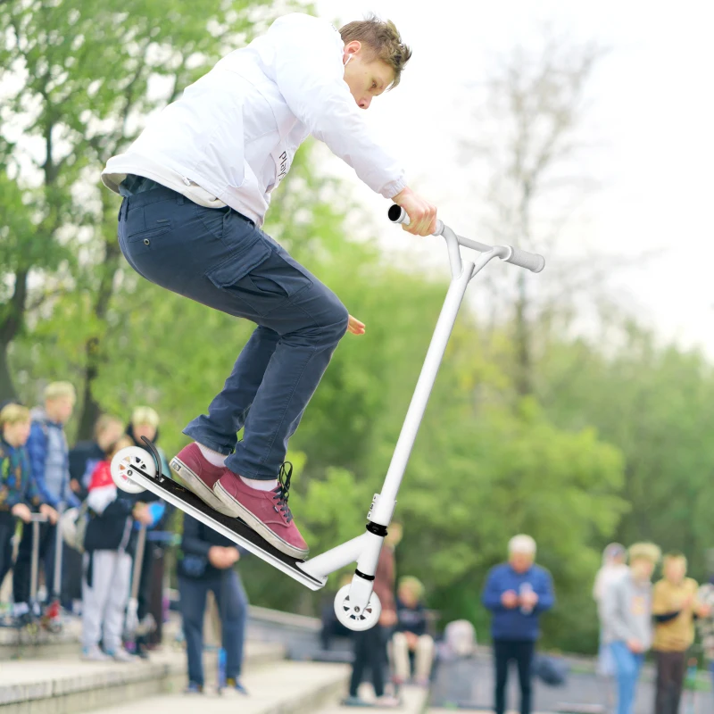 Aosom Stunt Scooter, Pro Scooter, Entry Level Freestyle Scooter w/ Lightweight Alloy Deck for 14 Years and Up Teens, Adults, White