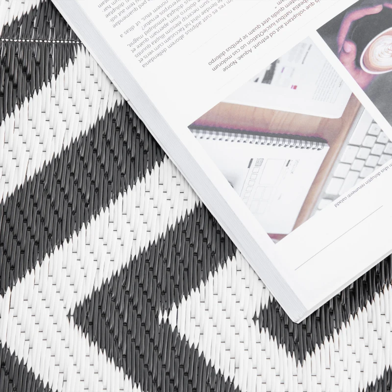 Outsunny Reversible Outdoor RV Rug, Patio Floor Mat, 4' x 6' Plastic Straw Rug for Backyard, Deck, Beach, Camping, Black & White