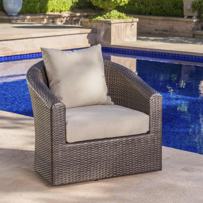 Vinsetto Swivel Club Chair with Hand-Crafted Wicker and Aluminum, Weather-Resistant Polyester Cushions, No Assembly Required, 32.5" L x 31.25" W x 31" H, Brown