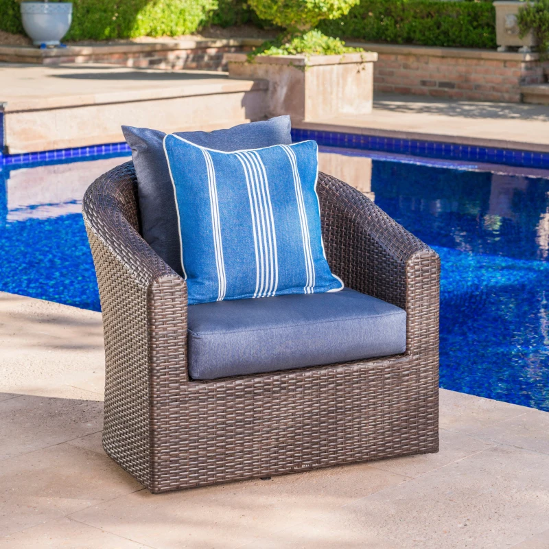 Vinsetto Swivel Club Chair with Hand-Crafted Wicker and Aluminum, Weather-Resistant Polyester Cushions, No Assembly Required, 32.5" L x 31.25" W x 31" H, Brown