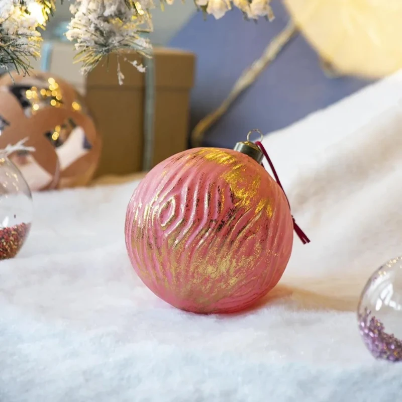 Set of 4 Glass Decorative Hanging Balls for Holiday Party Decorations, Christmas Ball Ornaments, Eye-Catching Design, D5", Red