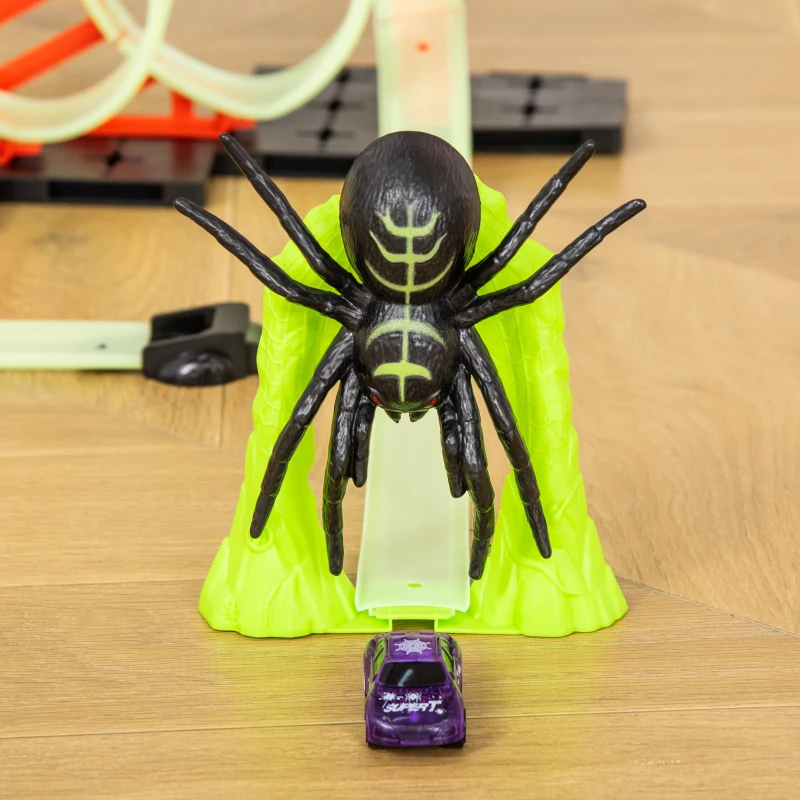 Qaba Track Builder Loop Kit Criss-Cross Glowing Race Track Toy Set Spooky Spider Fun Starter Kit, with Pull-back Car for Kids 3-6 years old, Lime Green
