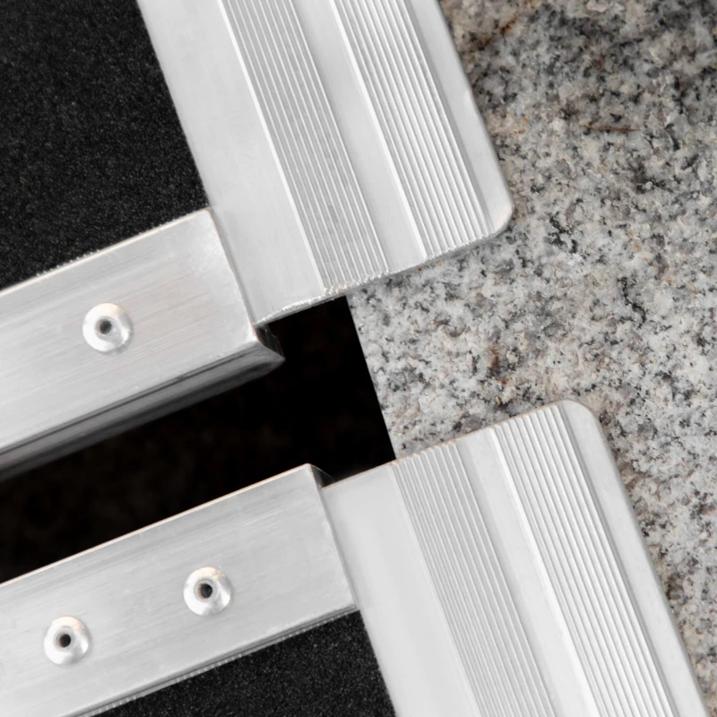 HOMCOM 4ft Wheelchair Ramp Scooter Mobility Non-Skid PVC Layering Portable Foldable Aluminum