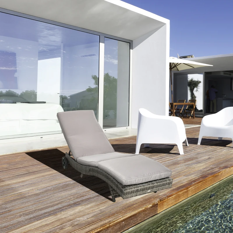 Outsunny Patio Wicker Chaise Lounge Chair, Outdoor PE Rattan Sun lounger with Adjustable Backrest and 2 Wheels, Gray