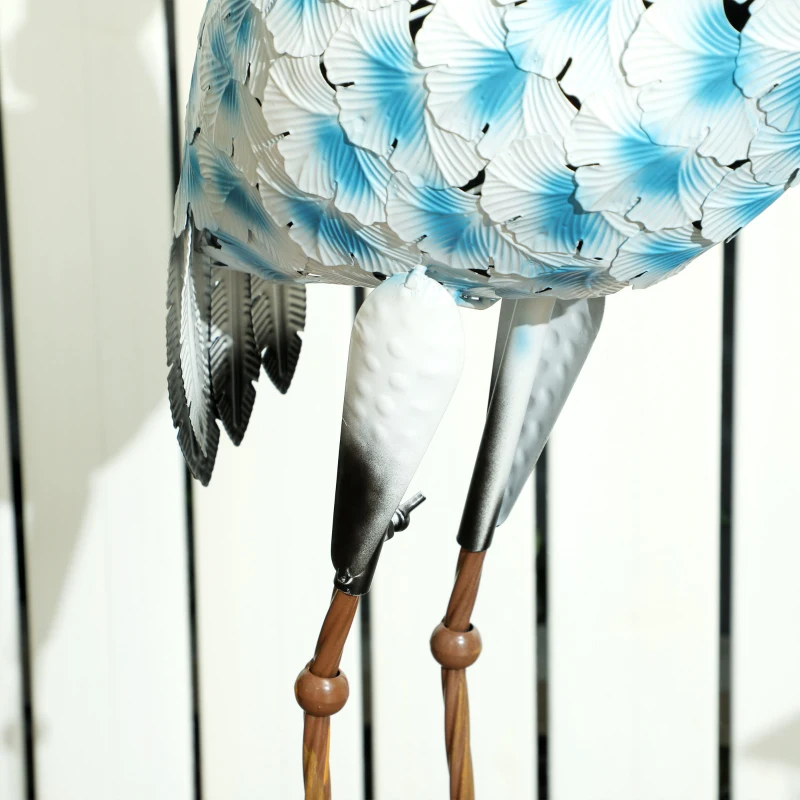 Outsunny Flying Crane Garden Statue, 42.5" Standing Lawn Ornament, Steel Garden Decor Bird Statue with Stakes for Lawn Patio Backyard Decoration, Mixed Colour