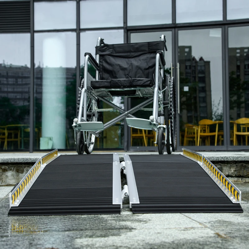 HOMCOM 5ft Wheelchair Ramp Scooter Mobility Non-Skid PVC Layering Portable Foldable Aluminium
