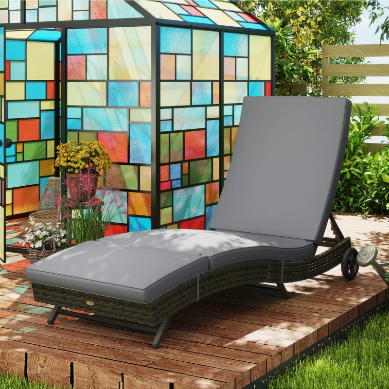 Outsunny Patio Wicker Chaise Lounge Chair, Outdoor PE Rattan Sun lounger with Adjustable Backrest and 2 Wheels, Gray