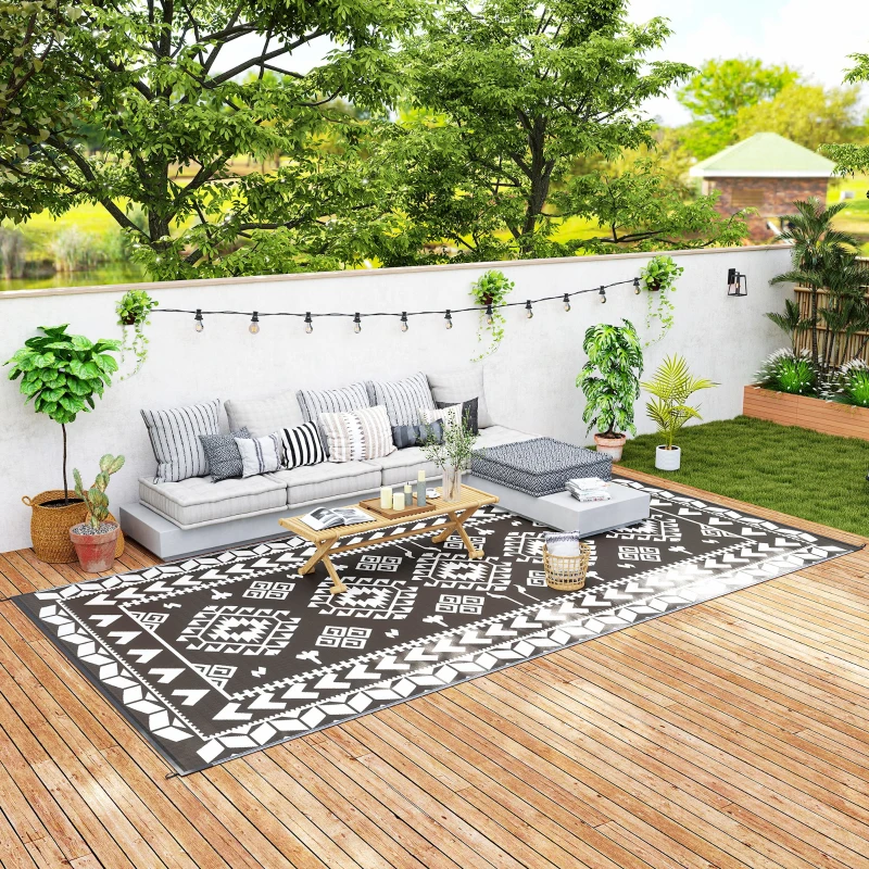 Outsunny Reversible Outdoor Rug, Waterproof Plastic Straw with Carry Bag, 9' x 18', Black & White Rhombus Patchwork