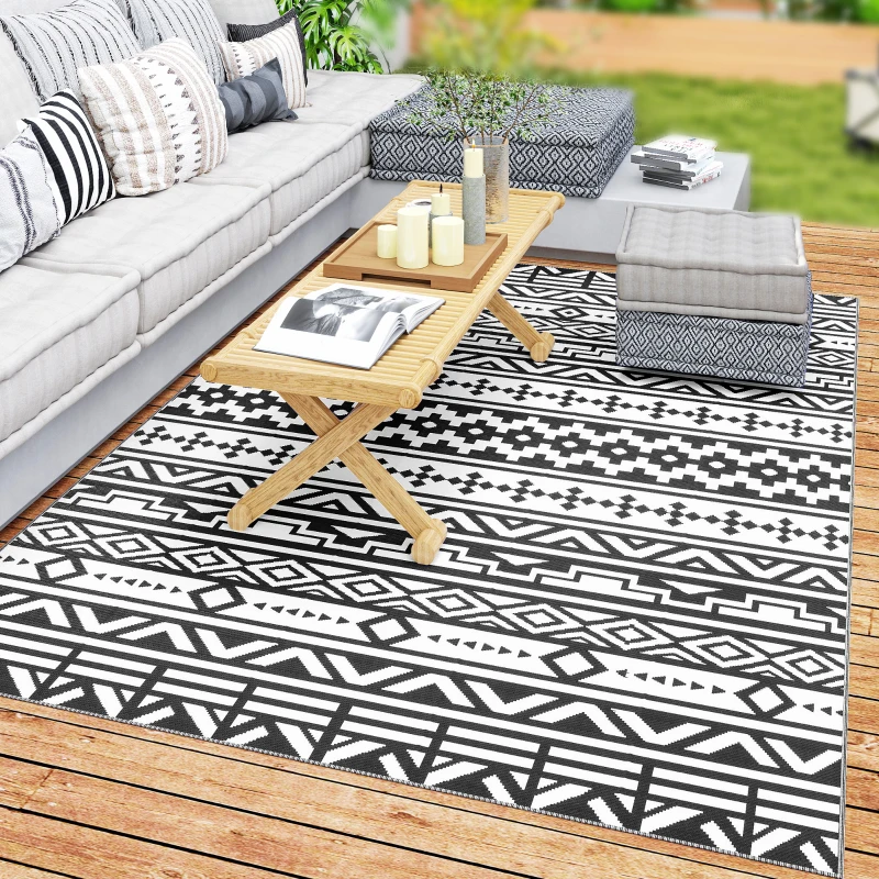 Outsunny Reversible Outdoor Rug, Waterproof Plastic Straw with Carry Bag, 6' x 9', Black & White Geometric Wall