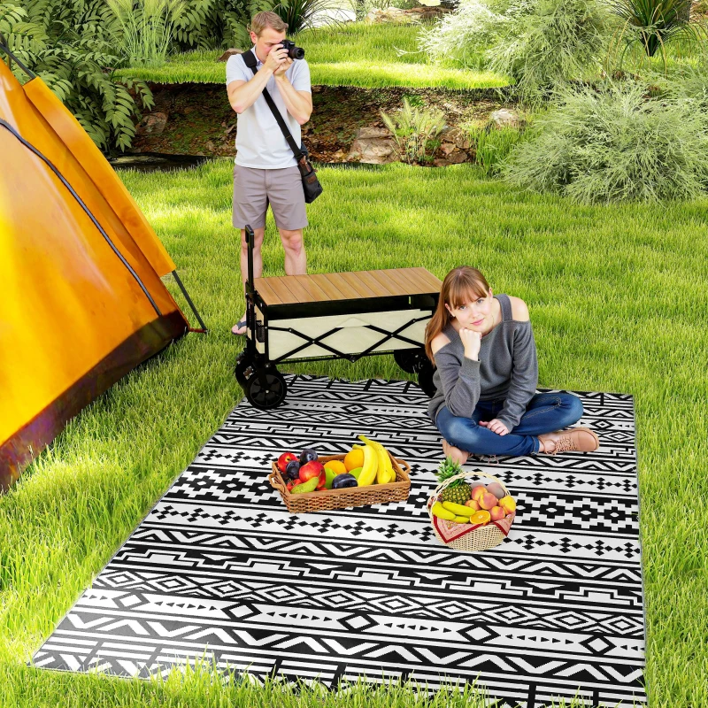 Outsunny Reversible Outdoor Rug, Waterproof Plastic Straw with Carry Bag, 6' x 9', Black & White Geometric Wall