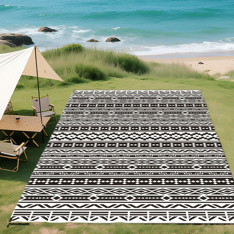 Outsunny Reversible Outdoor Rug, Waterproof Plastic Straw with Carry Bag, 9' x 18', Black & White Geometric Wall