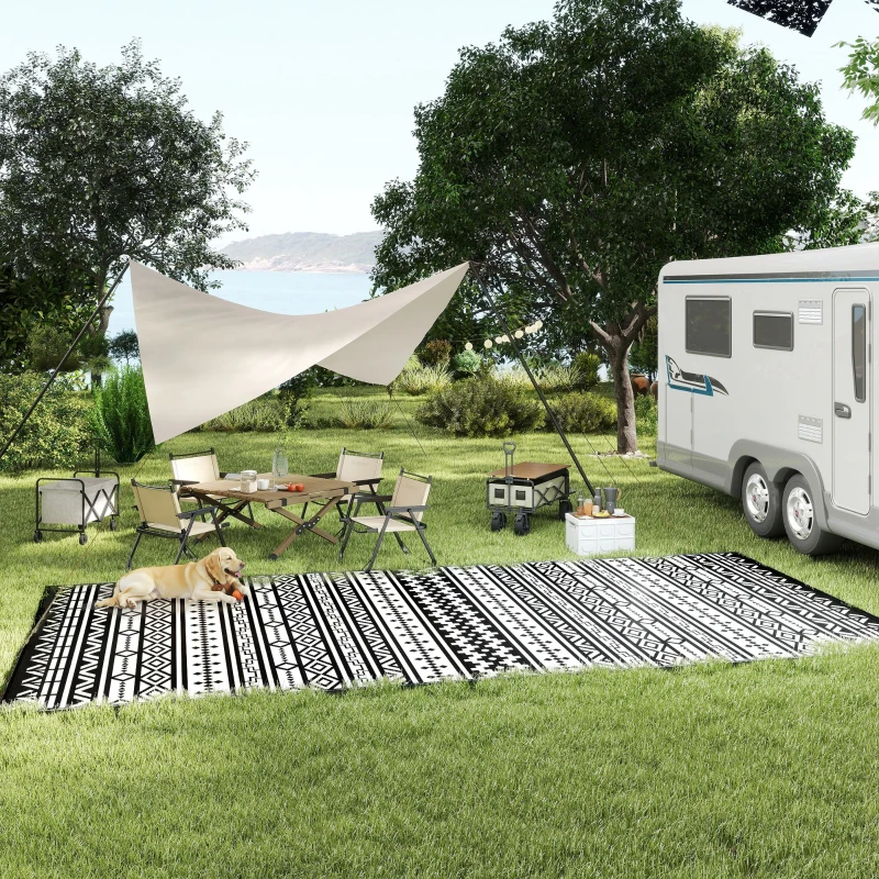 Outsunny Reversible Outdoor Rug, Waterproof Plastic Straw with Carry Bag, 9' x 18', Black & White Geometric Wall