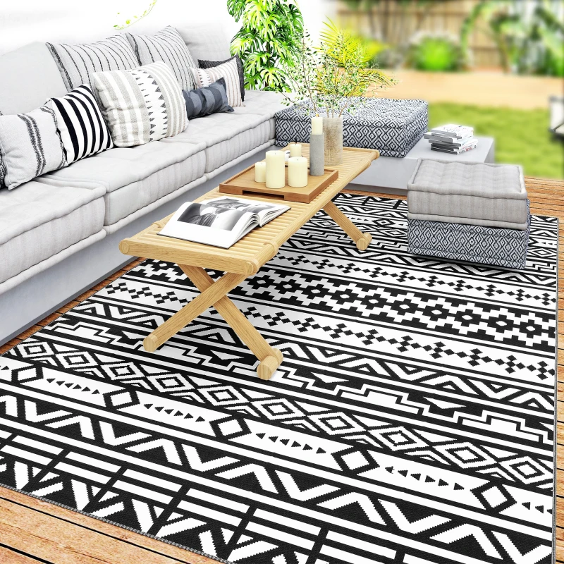 Outsunny Reversible Outdoor Rug, Waterproof Plastic Straw with Carry Bag, 6' x 9', Black & White Geometric Wall