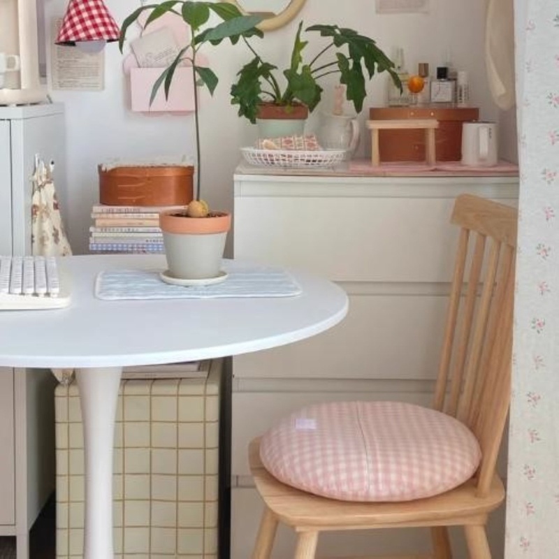 Modern Round Dining Table with MDF Top and Steel Base, Modern Aesthetic, Easy to Clean and Assemble, 23.5" L x 23.5" W x 29" H, White