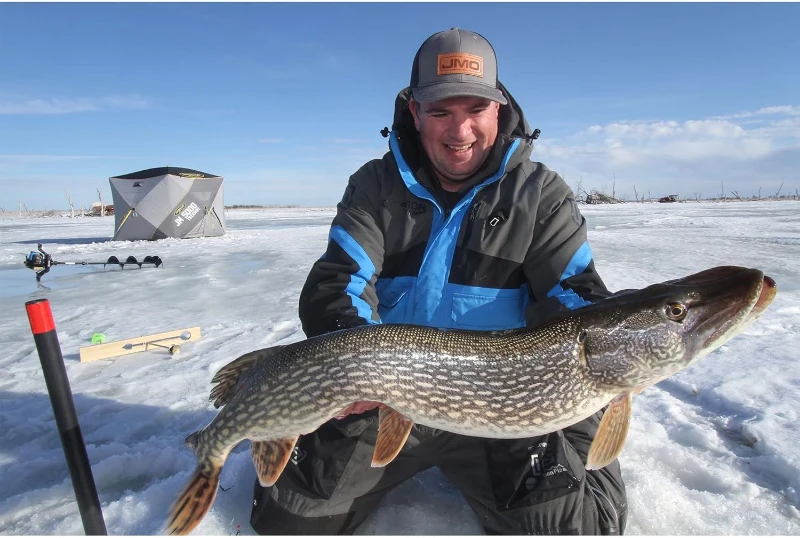 CLAM 14471 Jason Mitchell X5000 9 ft Thermal Hub Shelter - Portable 4-6 Person Ice Fishing Tent with Anchors and Carry Bag