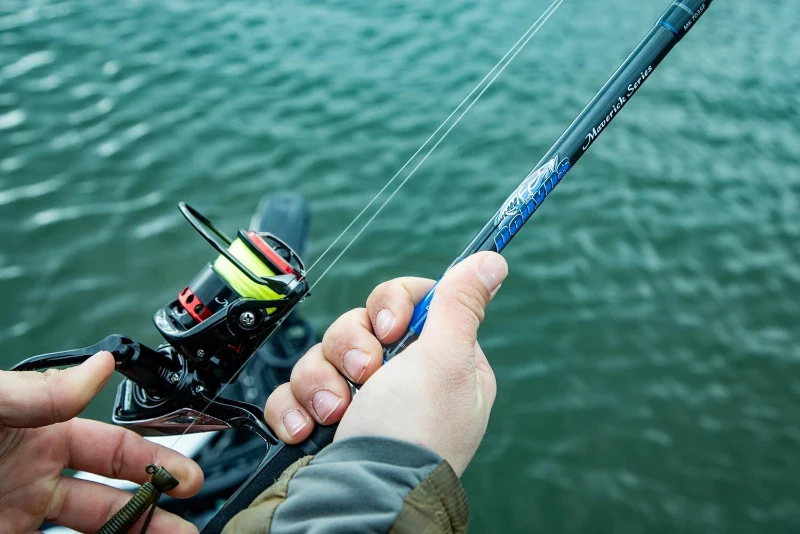 Dobyns Maverick Series 7'0"" Heavy Fast Action Fishing Rod (10-20 lb, 1/4-1 oz)