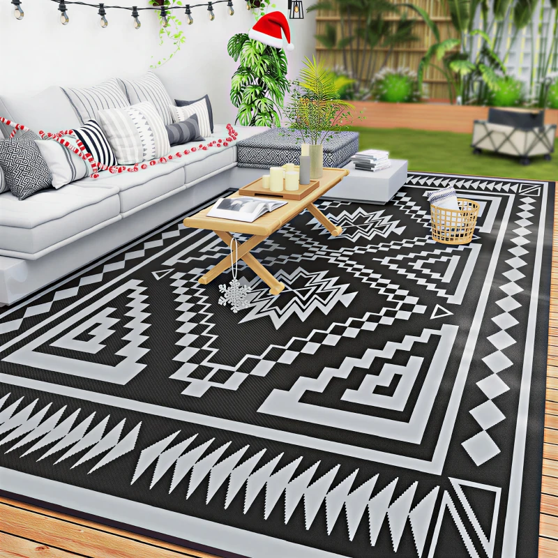 Outsunny Reversible Outdoor Rug, Waterproof Plastic Straw with Carry Bag, 9' x 18', Black & Gray Square Patchwork