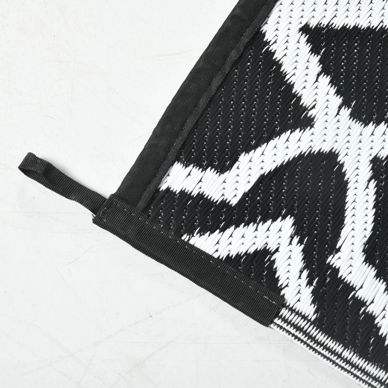 Outsunny Reversible Outdoor Rug, Waterproof Plastic Straw RV Rug with Carry Bag, 9' x 18', Black and White Clover