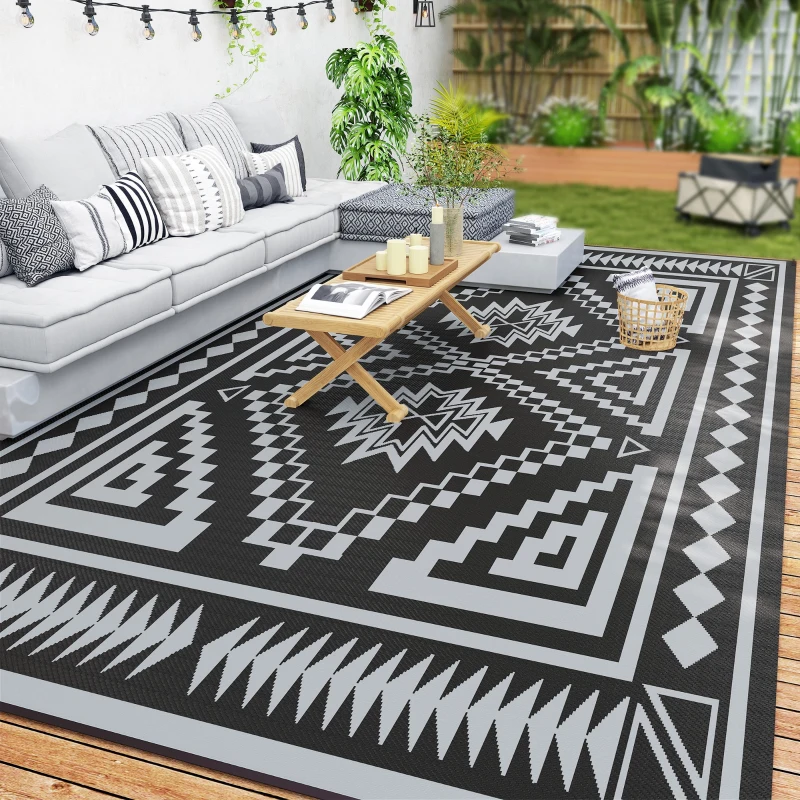 Outsunny Reversible Outdoor Rug, Waterproof Plastic Straw with Carry Bag, 9' x 18', Black & Gray Square Patchwork