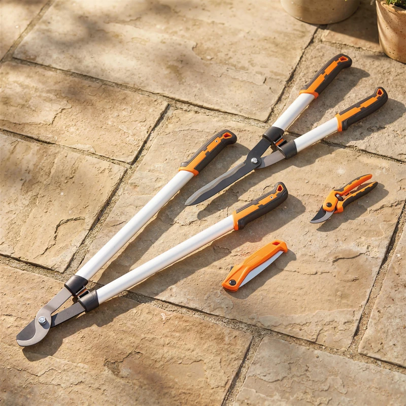 Outsunny 4 Pcs Pruning Shears Set with Hedge Shears, Loppers, Garden Secateurs and Folding Hand Saw with Aluminum Handle