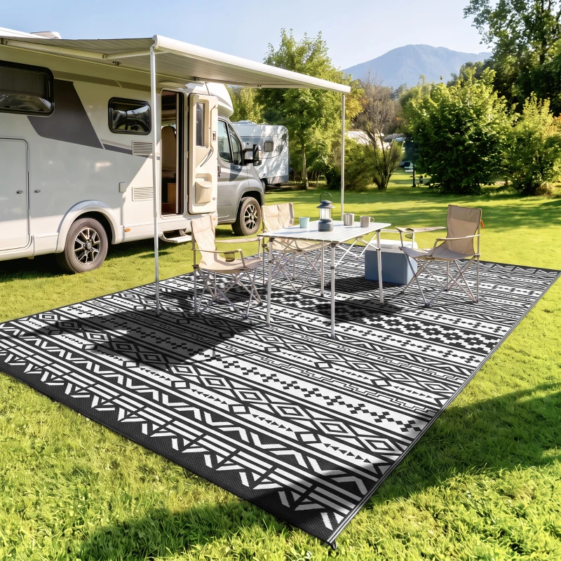 Outsunny Reversible Outdoor Rug, Waterproof Plastic Straw with Carry Bag, 9' x 18', Black & White Geometric Wall