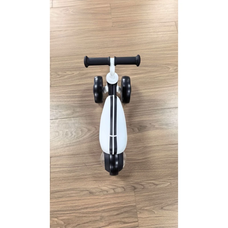 Qaba Balance Bike, Baby Bike with 135° Steering Limit & Lighting Rear Wheels for Toddlers 12-24 Months, Black