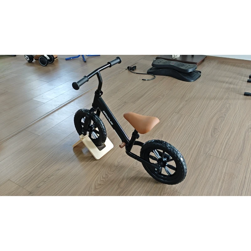 Qaba Balance Bike, Baby Bike with Lighting Wheels, Adjustable Seat and Handlebar, Steering for 2-5 Years Old, Black