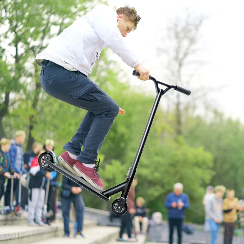 Aosom Stunt Scooter, Pro Scooter, Entry Level Freestyle Scooter w/ Lightweight Alloy Deck for 14 Years and Up Teens, Adults, Black
