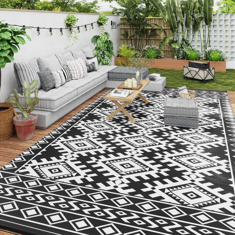 Outsunny Reversible Outdoor Rug, Waterproof Plastic Straw with Carry Bag, 9' x 18', Black & White Rhombus Border