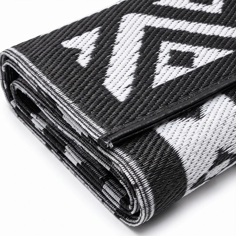 Outsunny Outdoor Rug Carpet Reversible Plastic Straw Rug with LED Lights 12' x 9'
