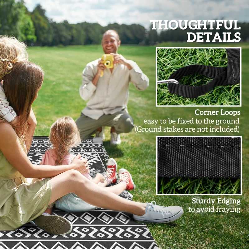 Outsunny Reversible Outdoor Rug, Waterproof Plastic Straw with Carry Bag, 9' x 18', Black & White Rhombus Border