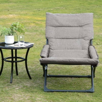 Outsunny Folding Lounge Chair, Mesh Fabric Lounger with Thick Padded Cushion and Armrest, Camping Beach Chair for Poolside, Deck, Backyard, Grey