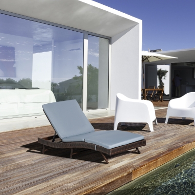 Outsunny Patio Lounger Chair, Outdoor PE Rattan Wicker Chaise with 5 Position Adjustable Back, Padded Cushion, Grey