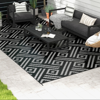 Outsunny Reversible Outdoor Rug Waterproof Plastic Straw RV Rug with Carry Bag, 9' x 18', Black and Grey Geometric