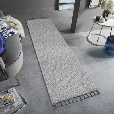 Naar 2x8 Geometric Indoor Outdoor Stain-Resistant Area Rug with Medium Pile Height, White