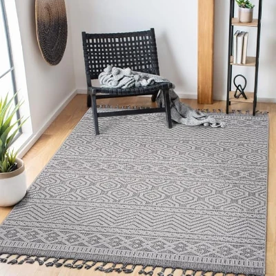 Naar 6x9 Geometric Indoor Outdoor Stain-Resistant Area Rug with Medium Pile Height, White