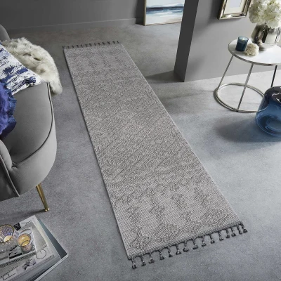 2x8 Indoor Outdoor Stain Resistant Area Rug with Medium Pile, White