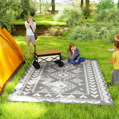 Outdoor Rug 143.7" x 107.9" x 0.12" Gray and White Rhombus Patchwork
