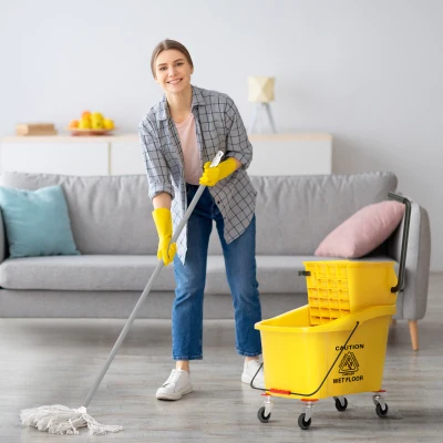HOMCOM 38 Quart Mop Bucket with Wringer on Wheels, Yellow