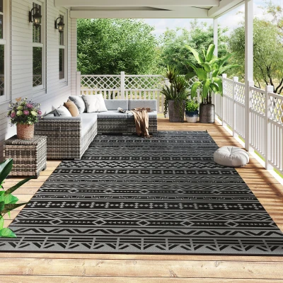 Outdoor Rug 215.7" x 107.9" x 0.12" Black and Gray Geometric Wall