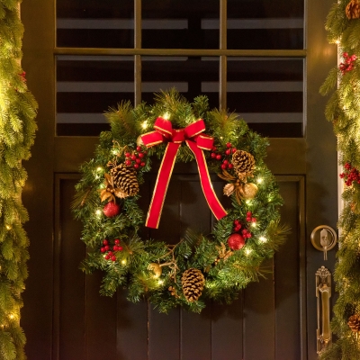 HOMCOM Christmas Wreath 24" Pre-Lit Artificial Greenery Xmas Spruce Wreath Cones Red Berries 20 LED Lights Battery Operated