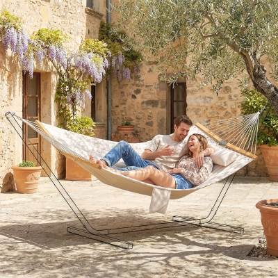 Outsunny Outdoor Hammock Padded Camping Hammock with Pillow & Spreader Bars 200 x 140 cm Cream White