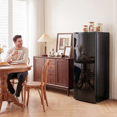 HOMCOM 7.0 Cu.Ft Upright Freezer, Compact Stand Up Freezer with 6 Adjustable Shelves, Reversible Door for Home Office, Black