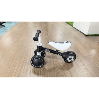 Qaba Balance Bike, Baby Bike with 135° Steering Limit & Lighting Rear Wheels for Toddlers 12-24 Months, Black