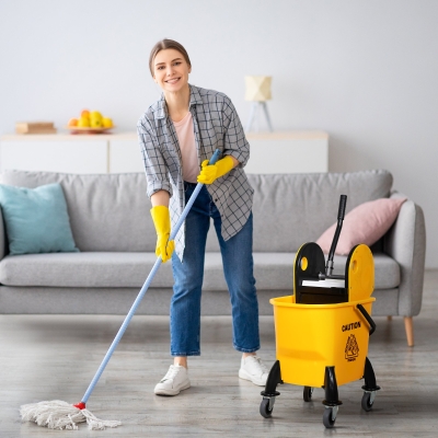 HOMCOM 6.9 Gal/26L Mop Bucket, Mop Bucket with Wringer, Wheels and Handle, Yellow